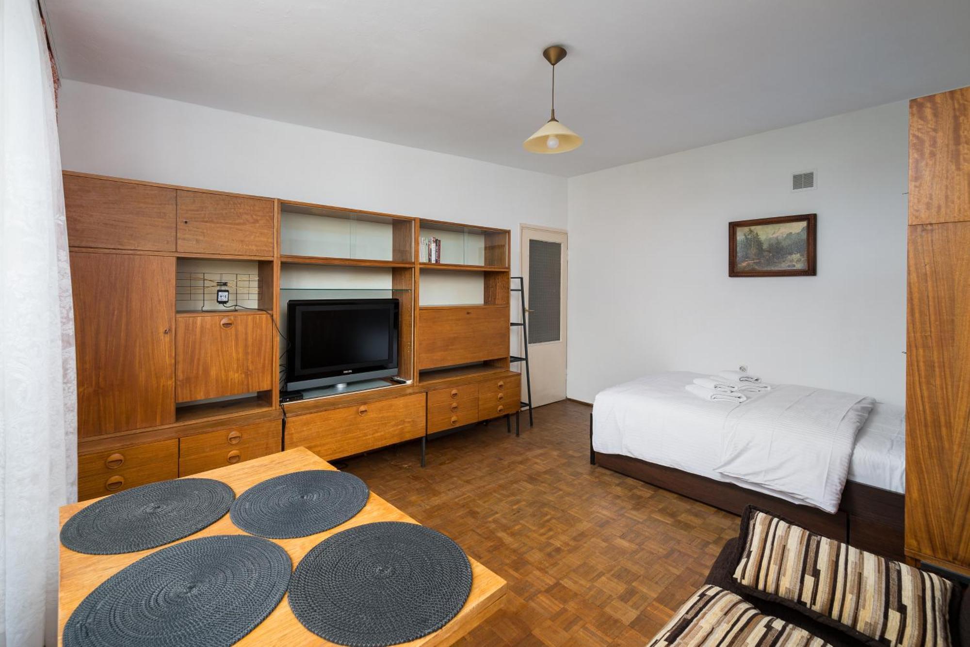 Old Town 3-bedroom Butas