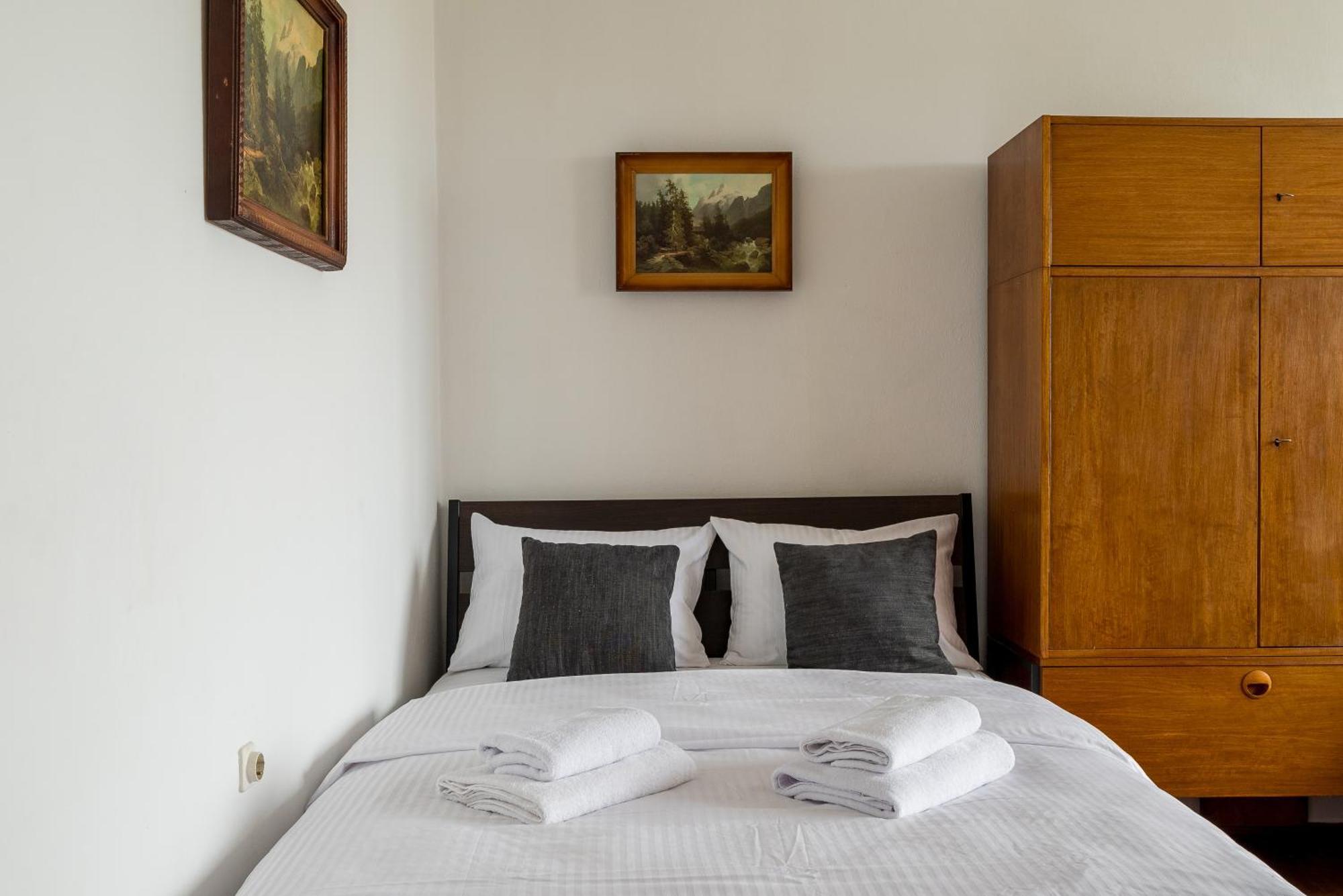Old Town 3-bedroom Butas *